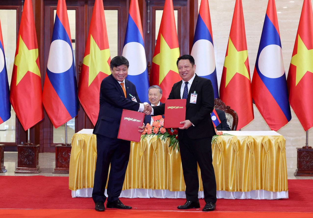 Vietjet, Laos government sign collaborative MoU