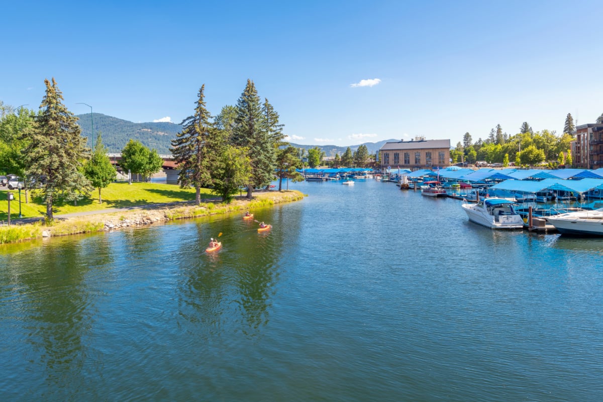 5 Off-Path U.S. Lake Towns With Zero Crowds To Visit This Summer