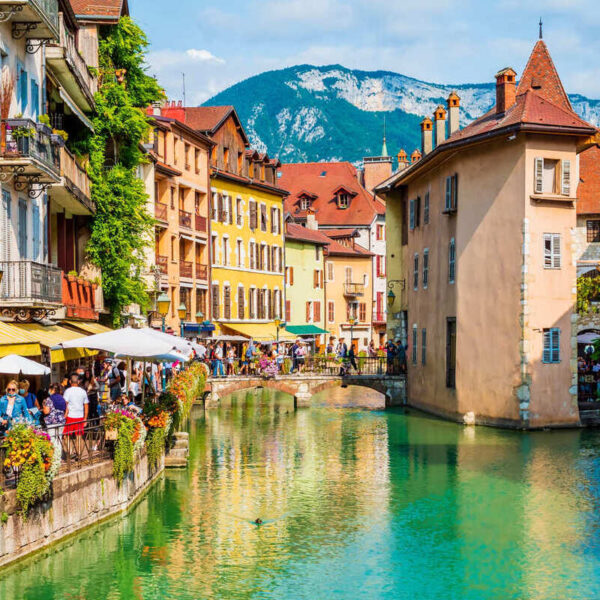 This Gorgeous Canal City Known As The Venice Of France Is Europe’s Most Underrated Fall Destination