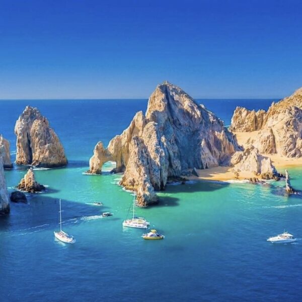 First Ever Nonstop Flight Will Connect Mexico’s Top 2 Beach Destinations This Winter