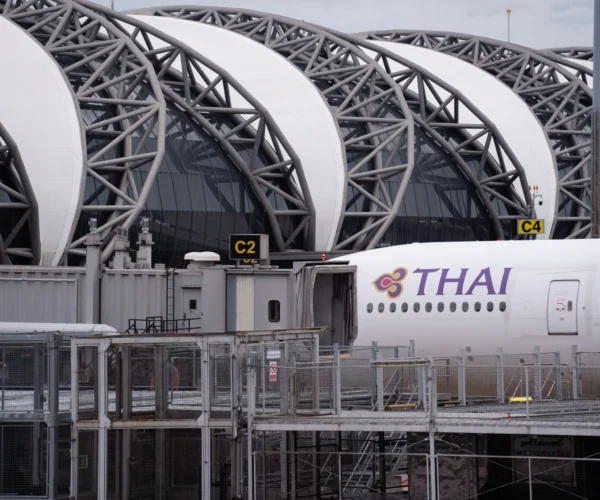 Thai Airways opens centre for flood-affected passengers
