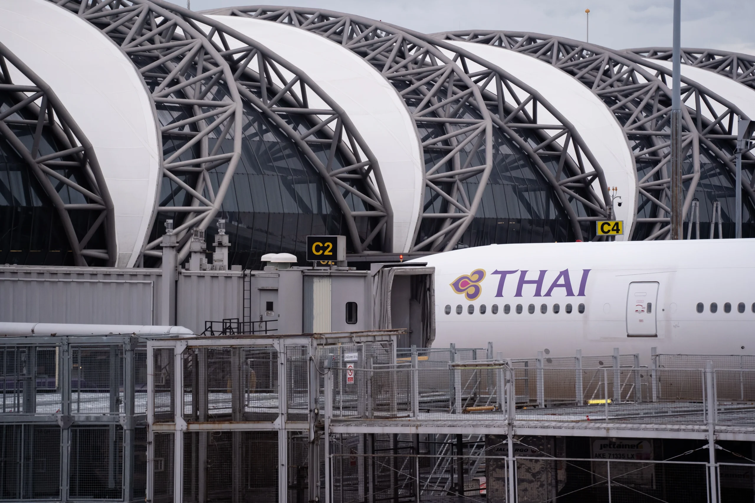 Thai Airways opens centre for flood-affected passengers