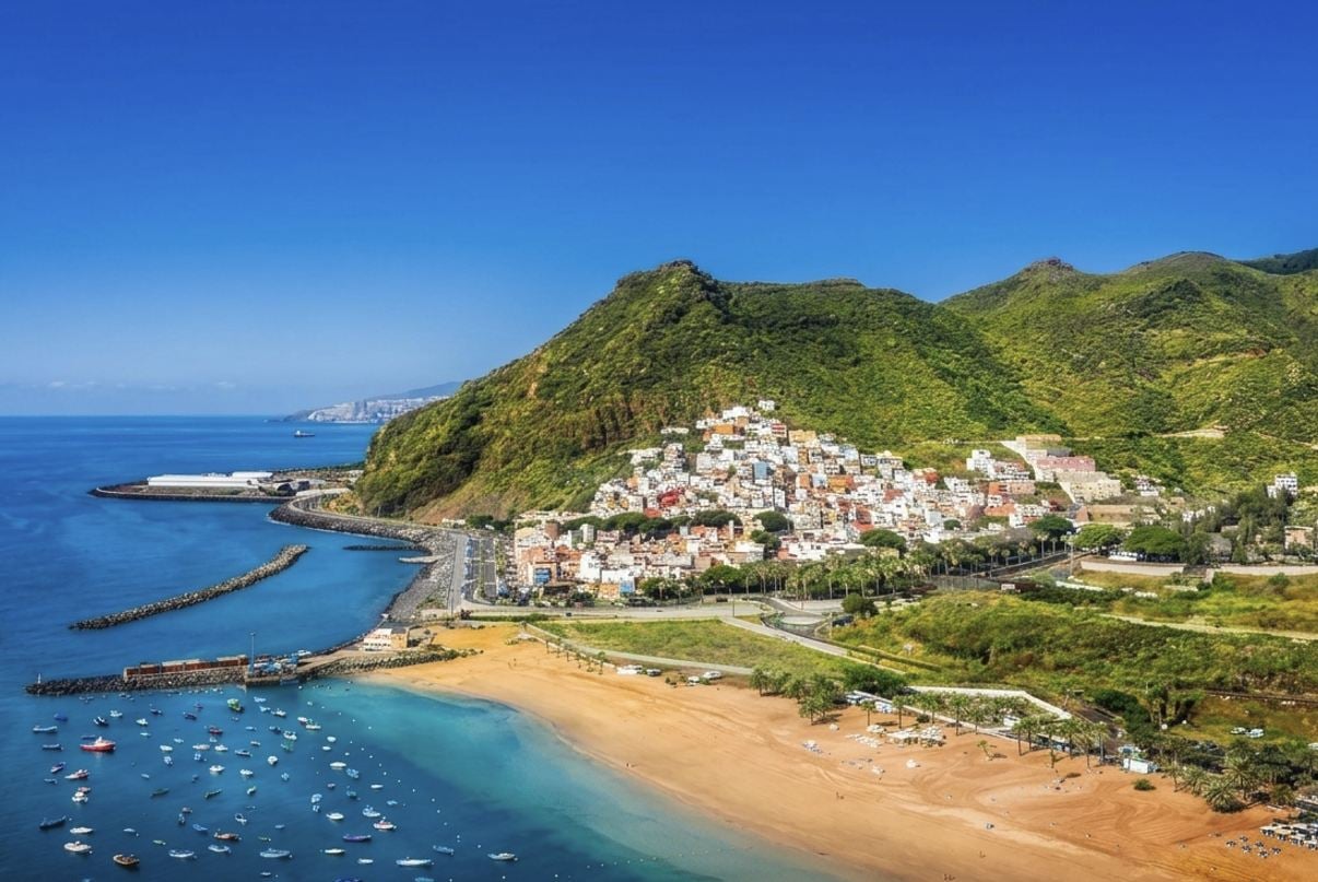 This Is The Warmest Beach Getaway In Europe This Winter With $3 Wines, Golden Sand Beaches, And Ancient Colonial Vibes